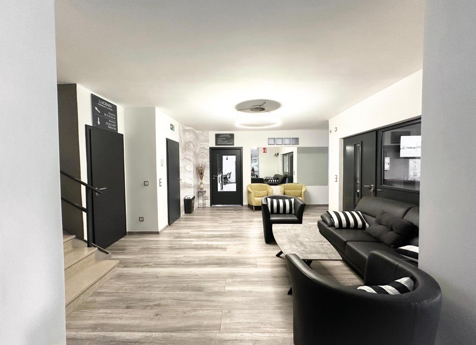 Gaestehotel Lucendi Premium Lounge Hohenleimbach Bagian luar foto